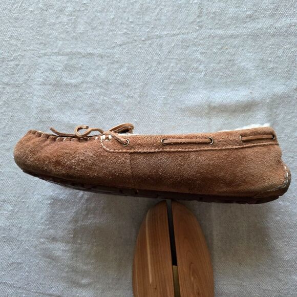 UGG Mocassin Shoes Womens 8 US Mandie Kiltie Chestnut Suede Shearling Slipper - Picture 3 of 11